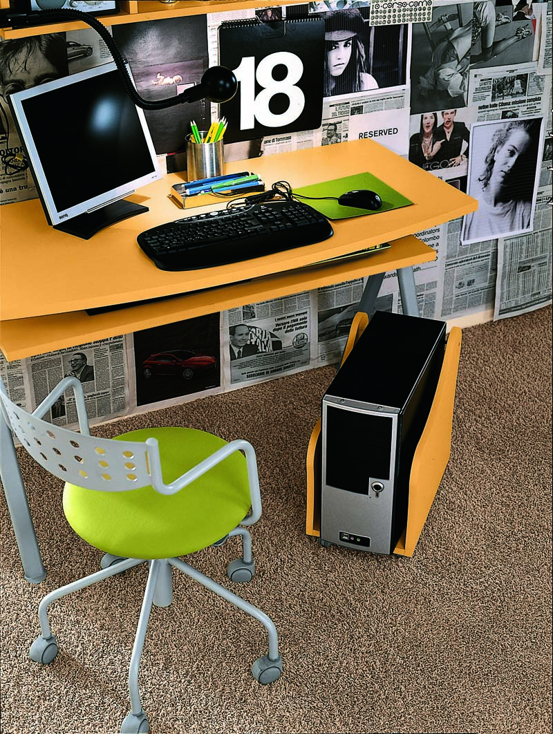 Γραφείο με εσωτερικό συρτάρι για υπολογιστή